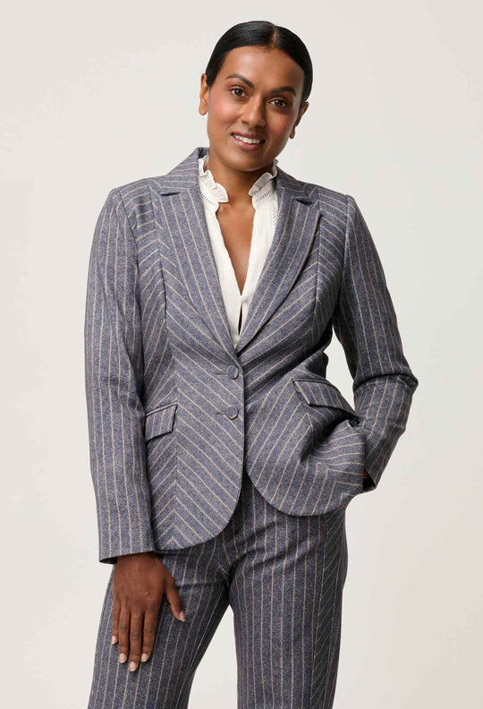 UNDER 5'4 Oaklyn Chevron Stripe Ponte Blazer in Bluestone Stripe