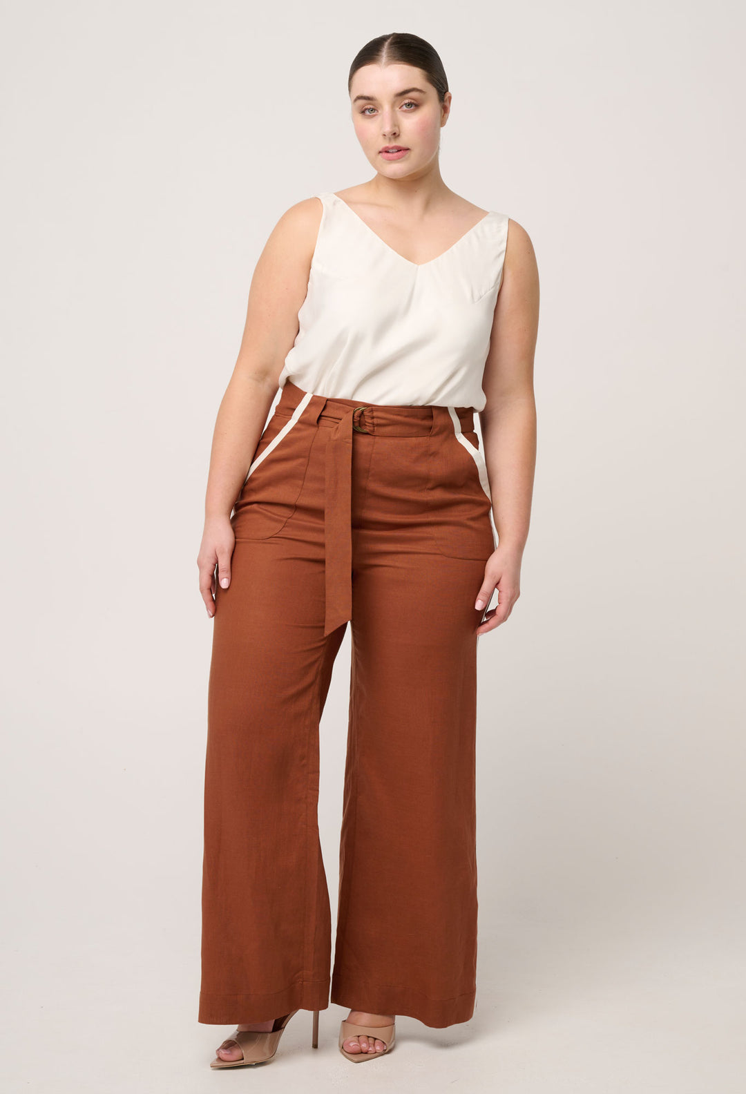 Grace Tencel Linen Contrast Bind Pant in Caramel