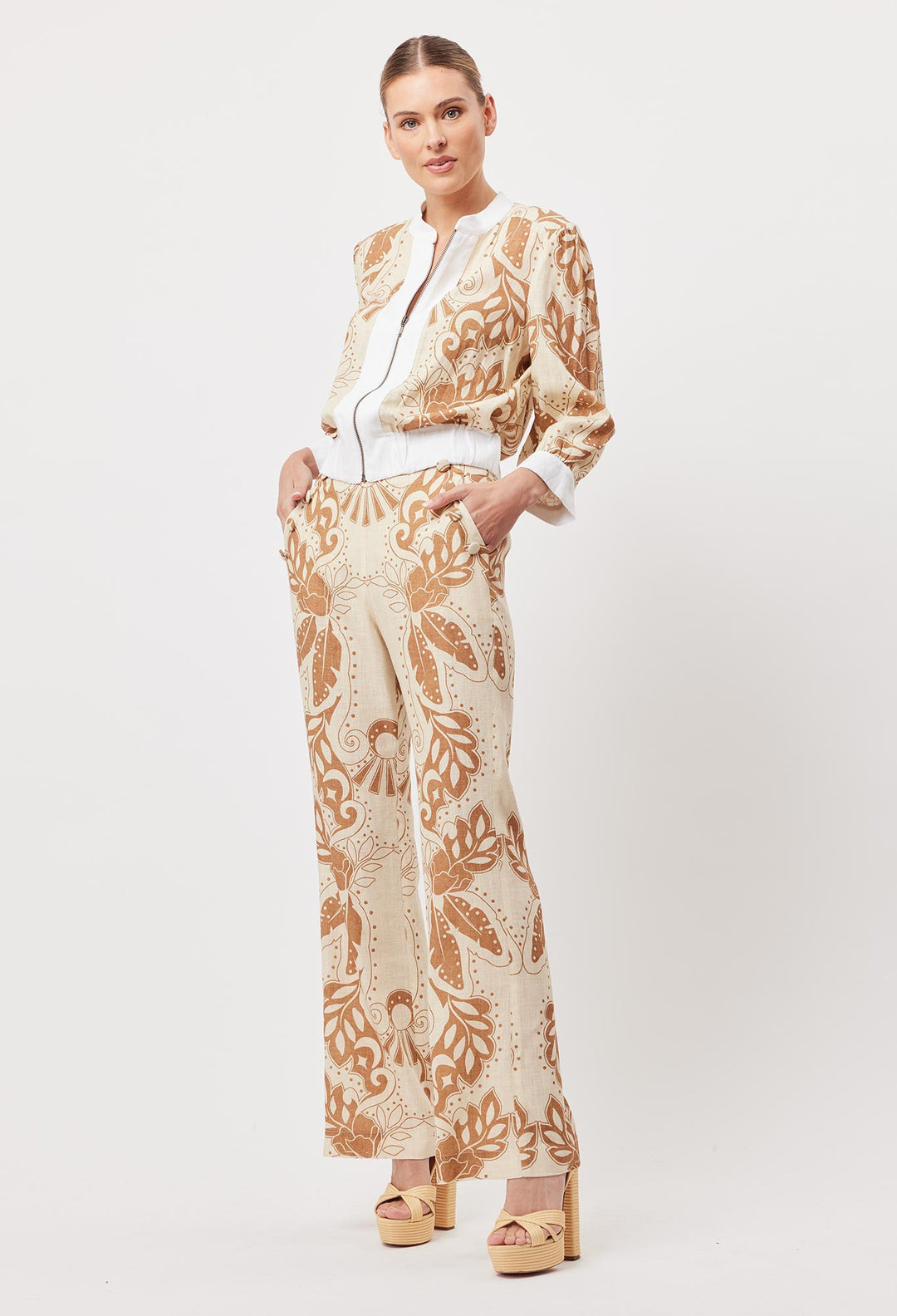 Flores Linen Viscose Flared Pant in Arena Del Sol