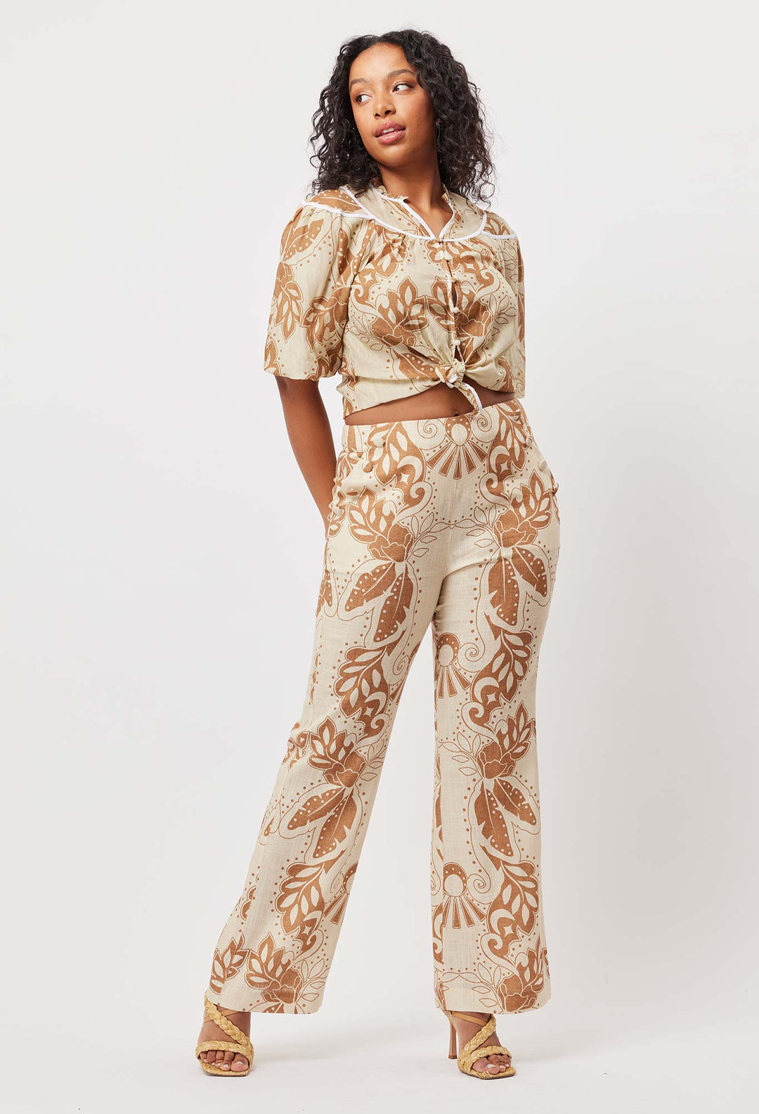 Flores Linen Viscose Flared Pant in Arena Del Sol