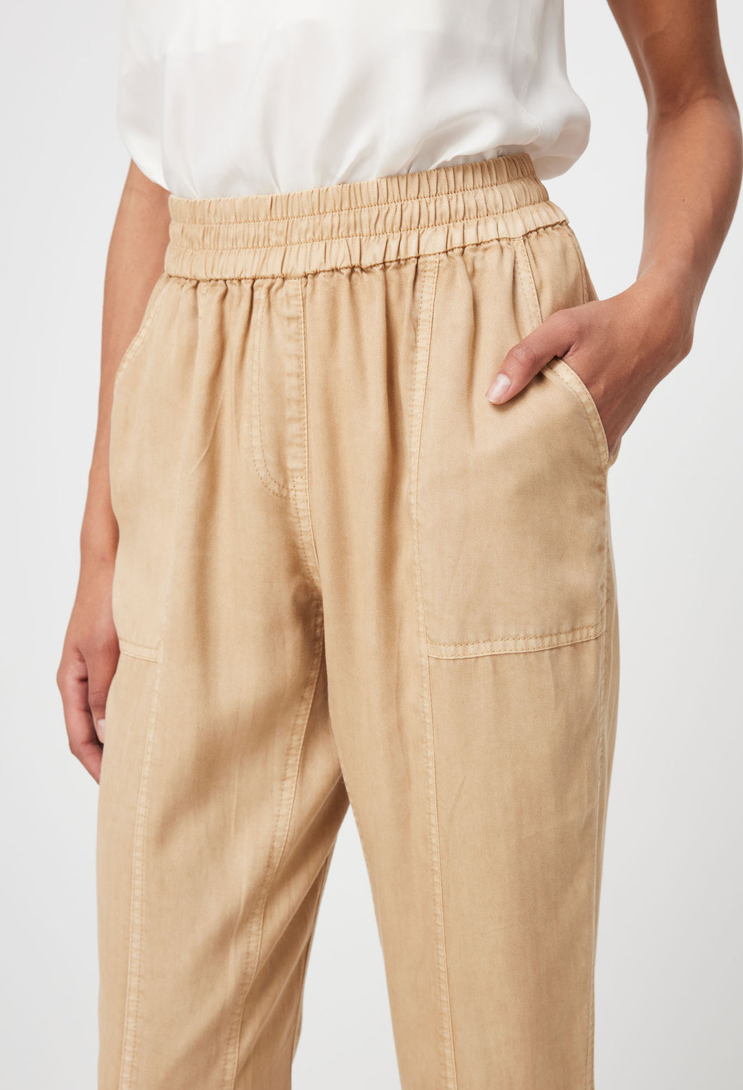 Tierra Tencel Twill Jogger in Sand