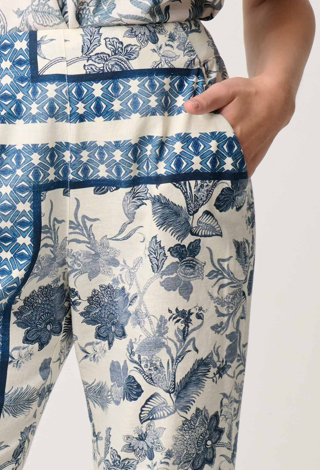 OnceWas Bahia Stretch Linen Rayon Pant in Ink Flè Print