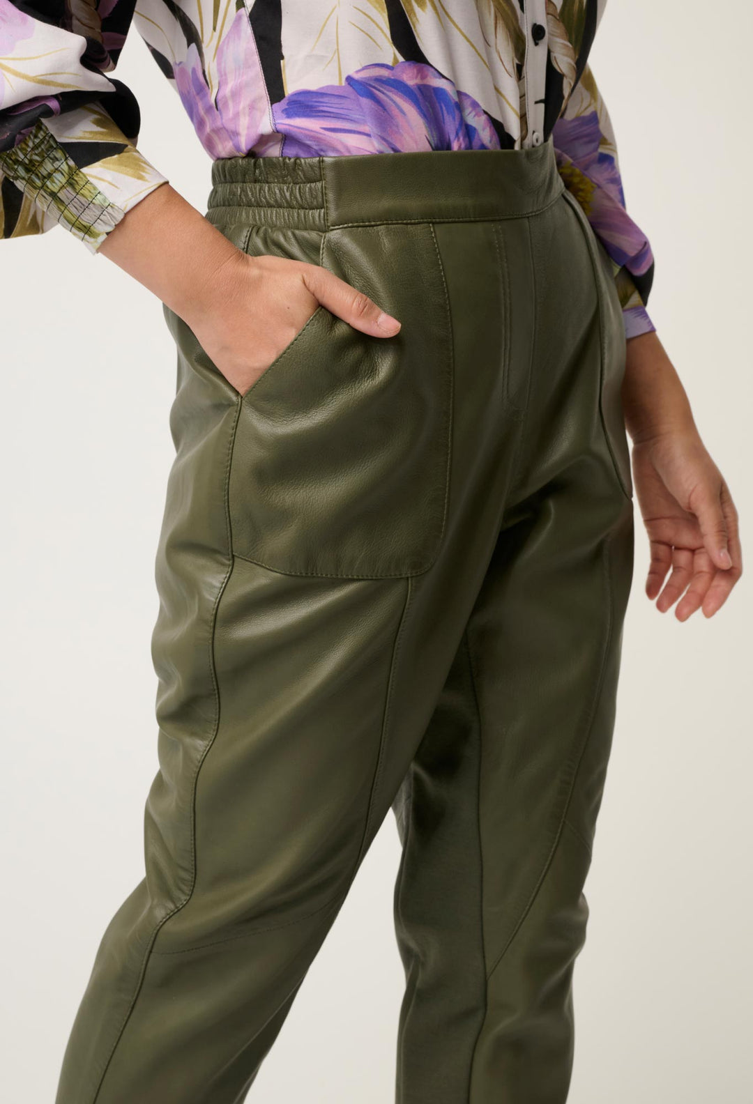 Sylvan Leather Jogger in Moss
