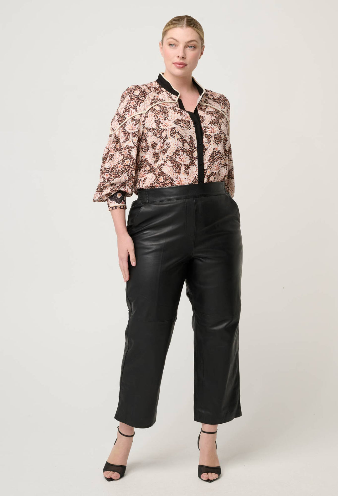 Montoya Leather Straight Leg Pant in Onyx
