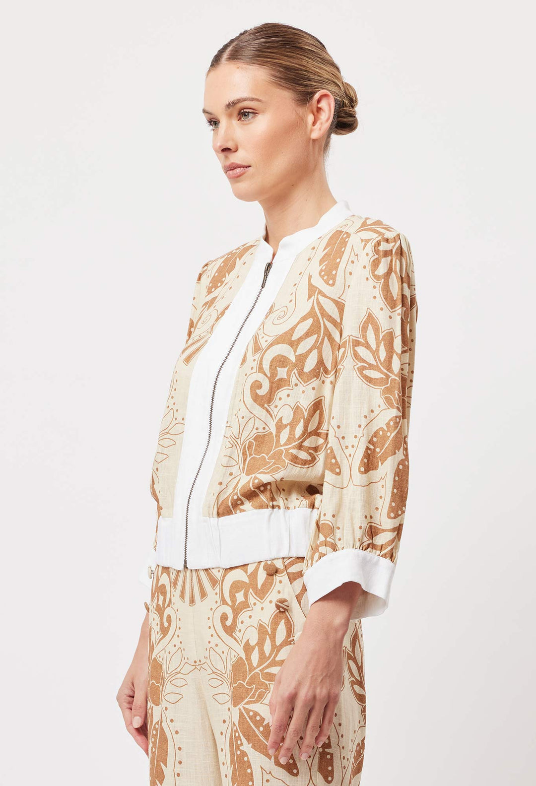 Flores Linen Viscose Bomber in Arena Del Sol