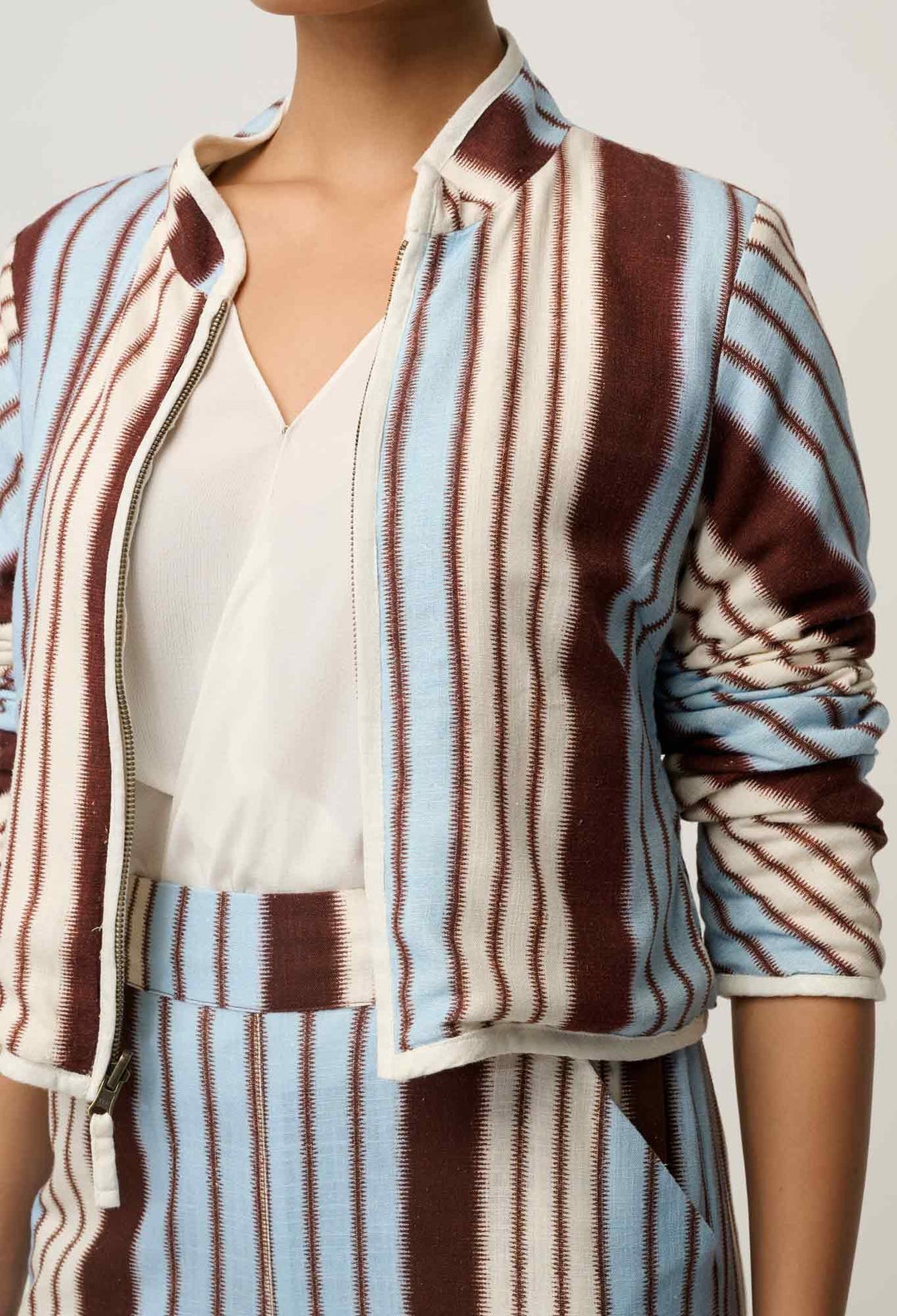 Delray Reversible Linen Viscose Jacket in Nautilus Bloom / Iridescent Stripe