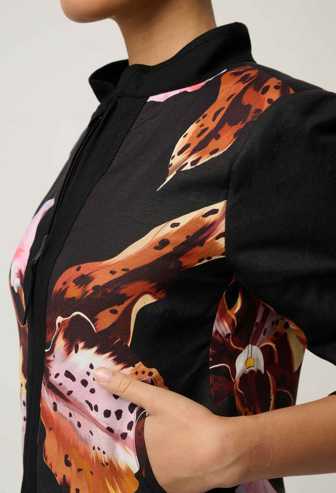 UNDER 5'4 Delray Reversible Printed Linen Jacket in Sunset Orchid/Noir Orchid