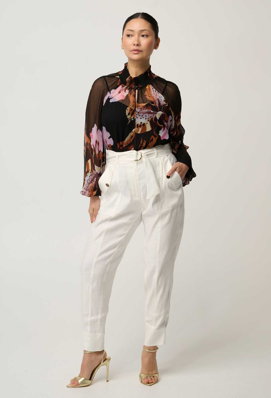 UNDER 5'4 Trinidad Linen Viscose Button Cuff Pant in Ivory