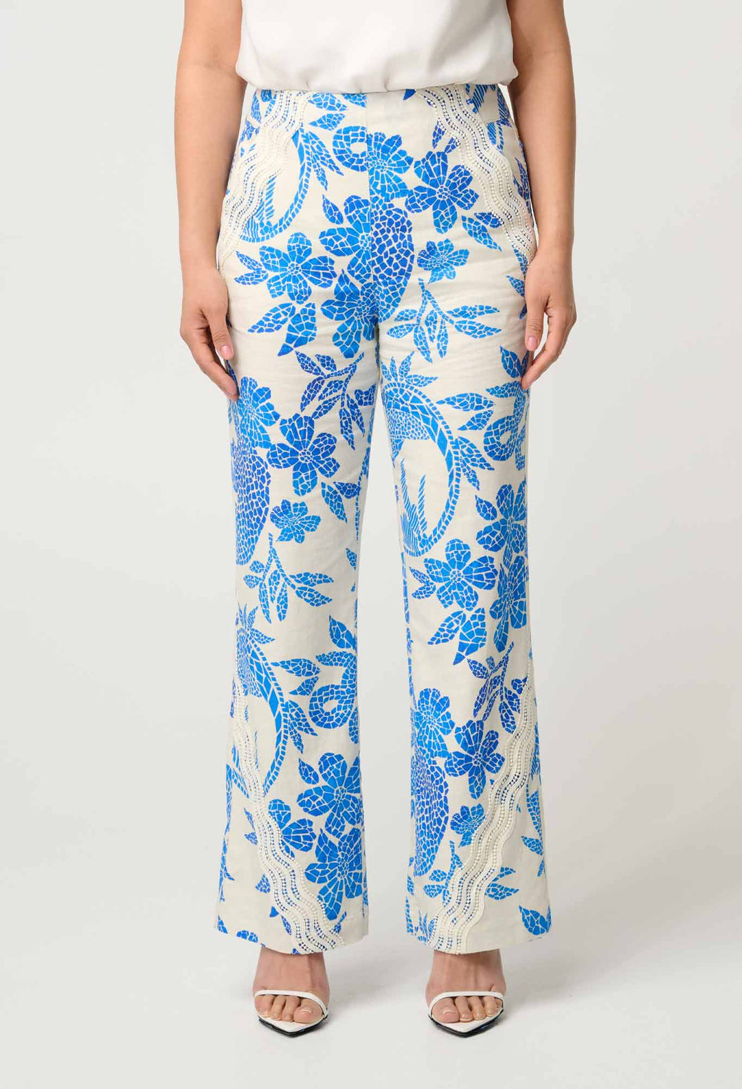 PETITE Leandro Contrast Lace Linen Viscose Stretch Pant in Azure Mosaic