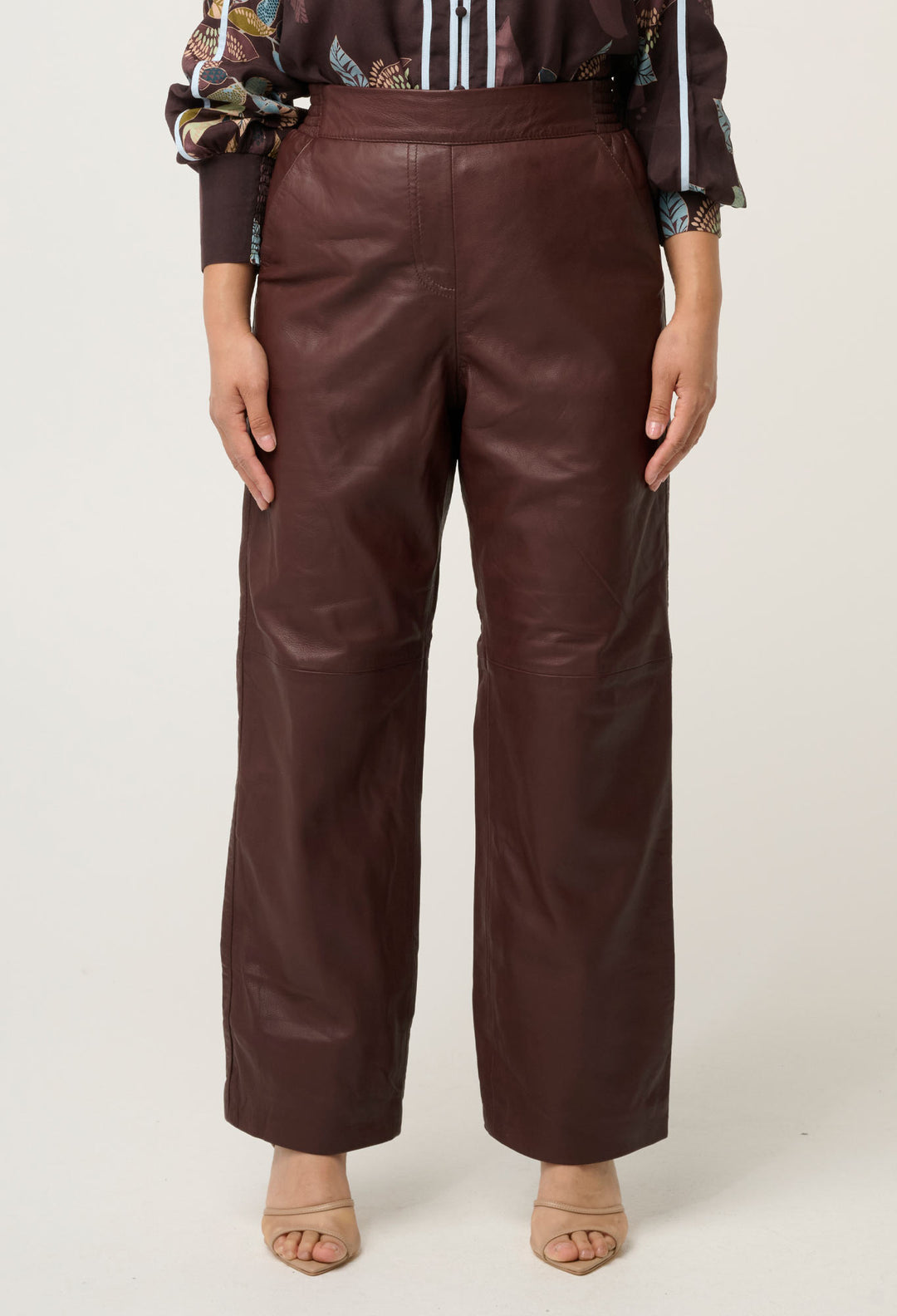 UNDER 5'4 Joan Leather Elasticated Waist Straight Leg Pant in Oxblood