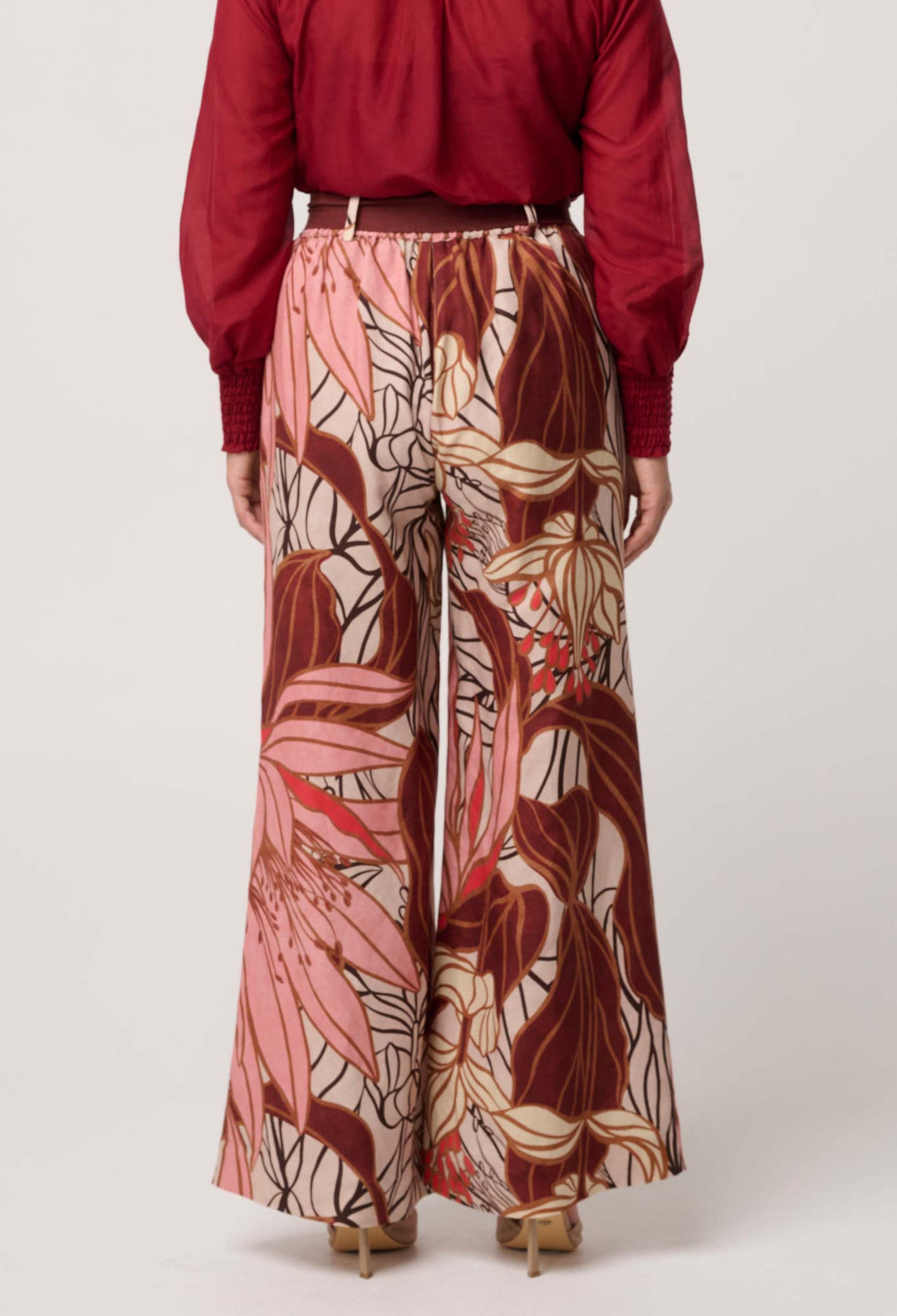 UNDER 5"4 Adele Linen Viscose Belted Printed Pant in Cathedral Botanic