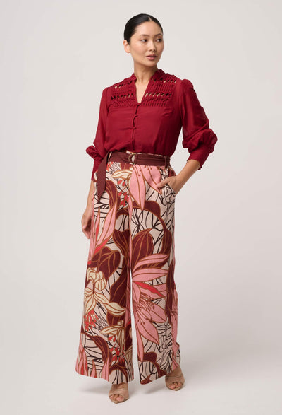 UNDER 5"4 Adele Linen Viscose Belted Printed Pant in Cathedral Botanic