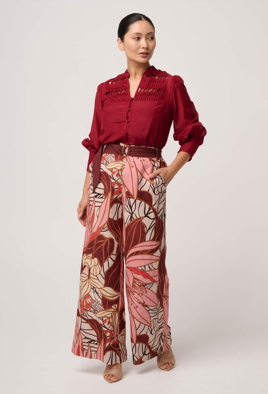 UNDER 5"4 Adele Linen Viscose Belted Printed Pant in Cathedral Botanic