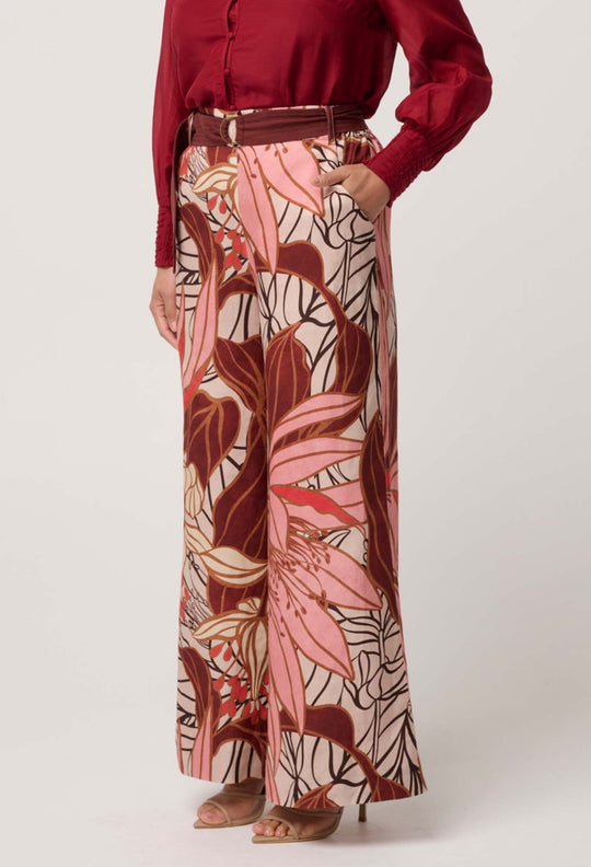 UNDER 5"4 Adele Linen Viscose Belted Printed Pant in Cathedral Botanic