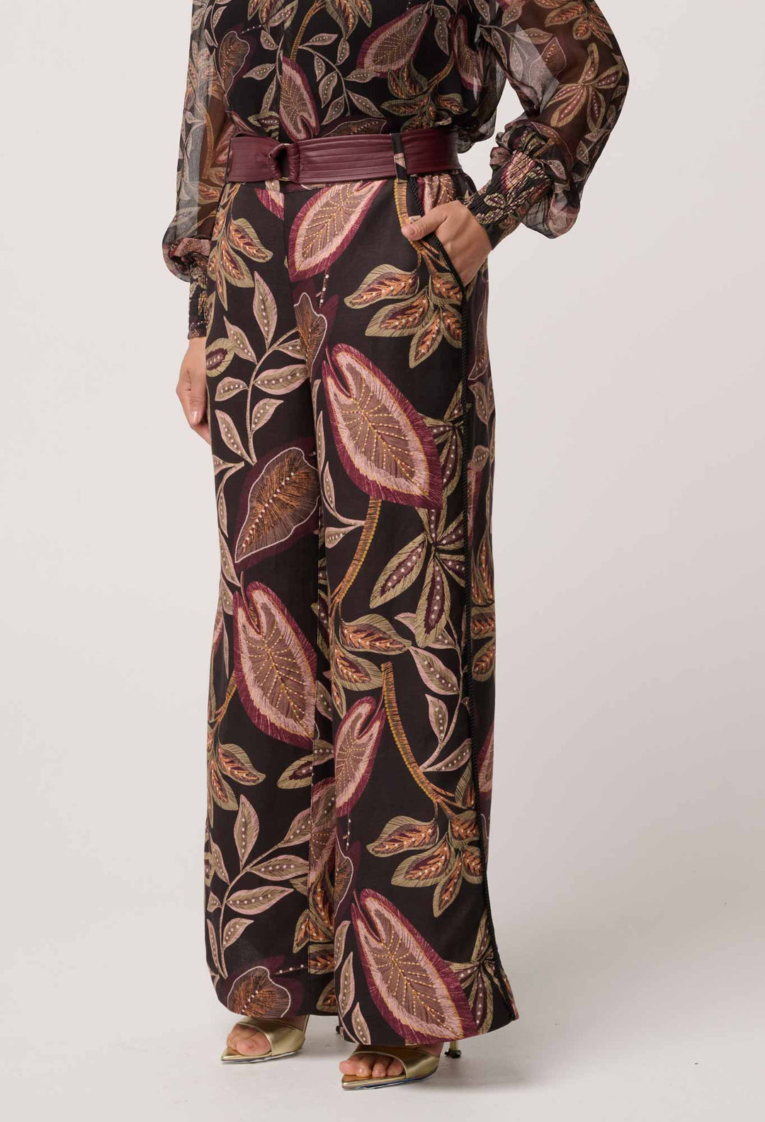UNDER 5'4 Adele Linen Viscose Belted Printed Pant in Dark Tropique