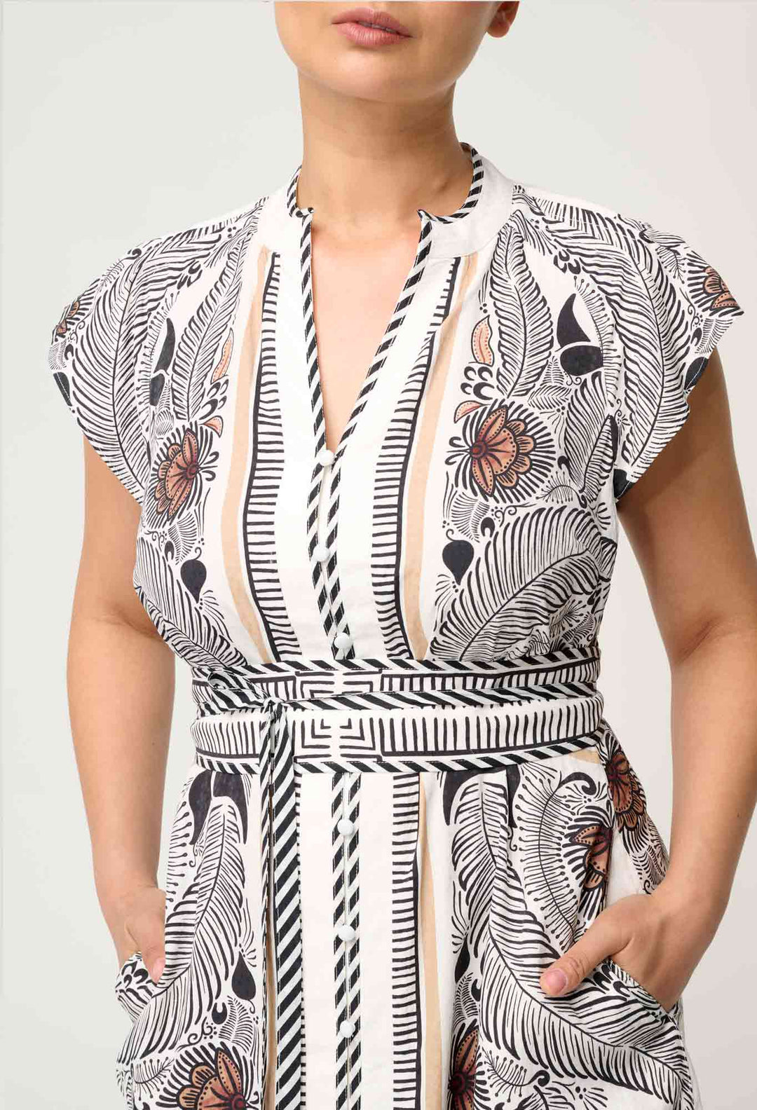 Petite Malika Viscose Flutter Sleeve Dress in Ivory Casablanca