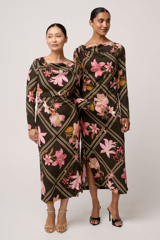 UNDER 5'4 Jayden Cupro Viscose Stretch Dress in Obsidian Bloom