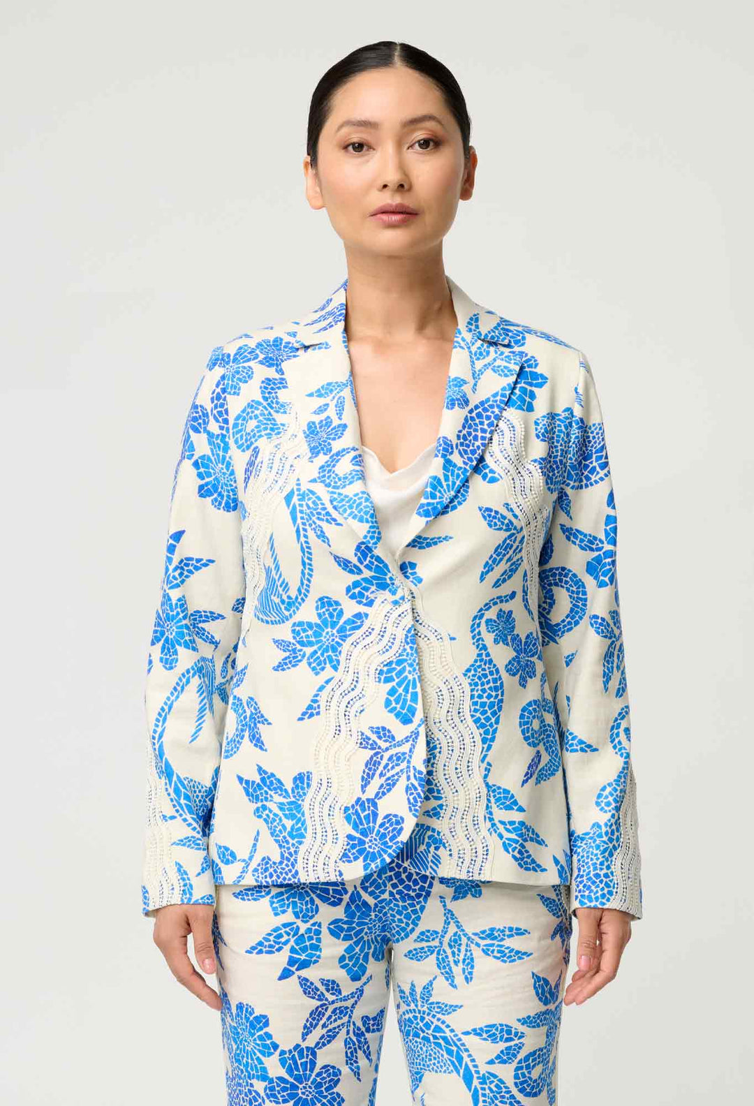OnceWas PETITE Leandro Contrast Lace Linen Viscose Stretch Blazer in Azure Mosaic