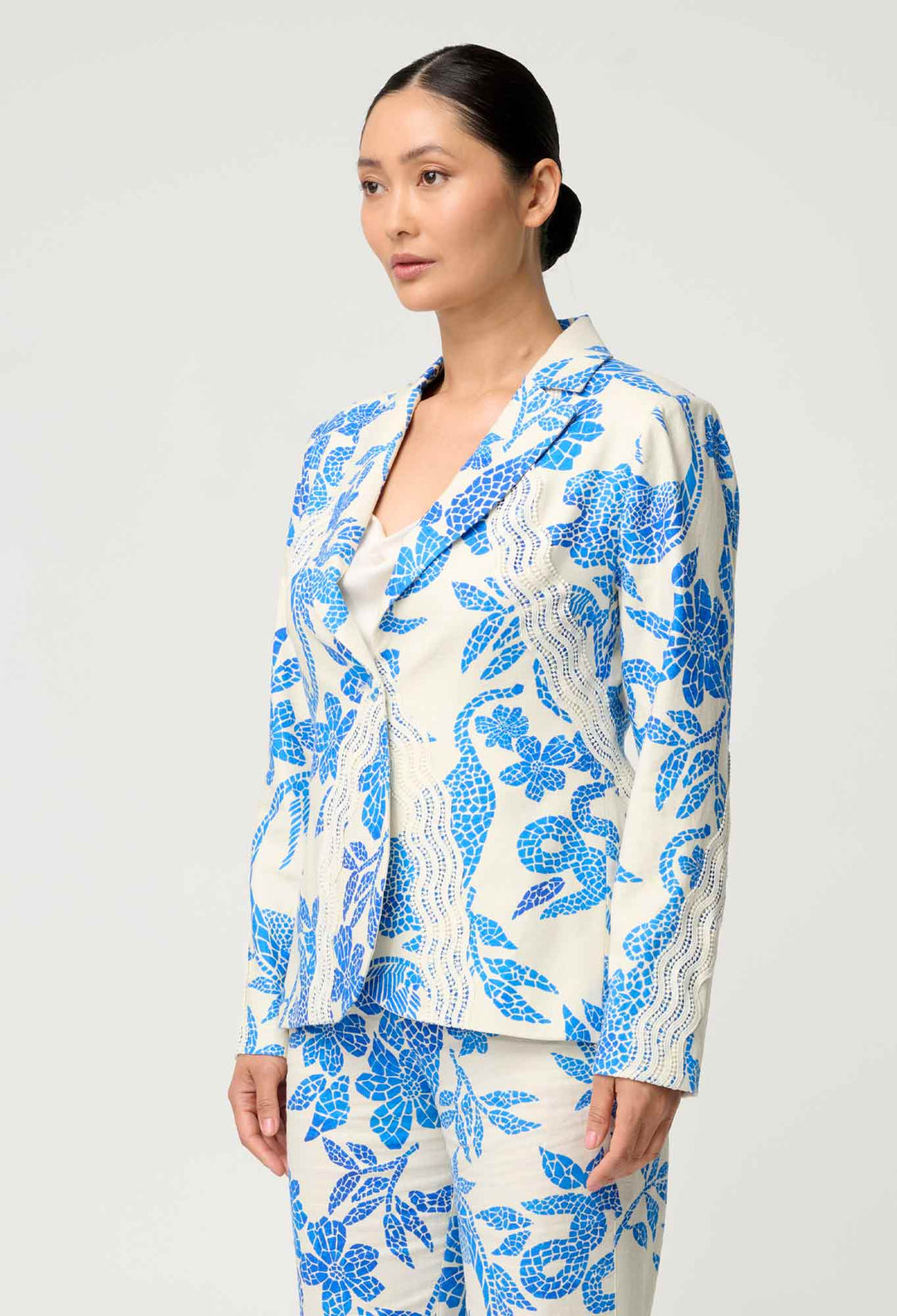 OnceWas PETITE Leandro Contrast Lace Linen Viscose Stretch Blazer in Azure Mosaic