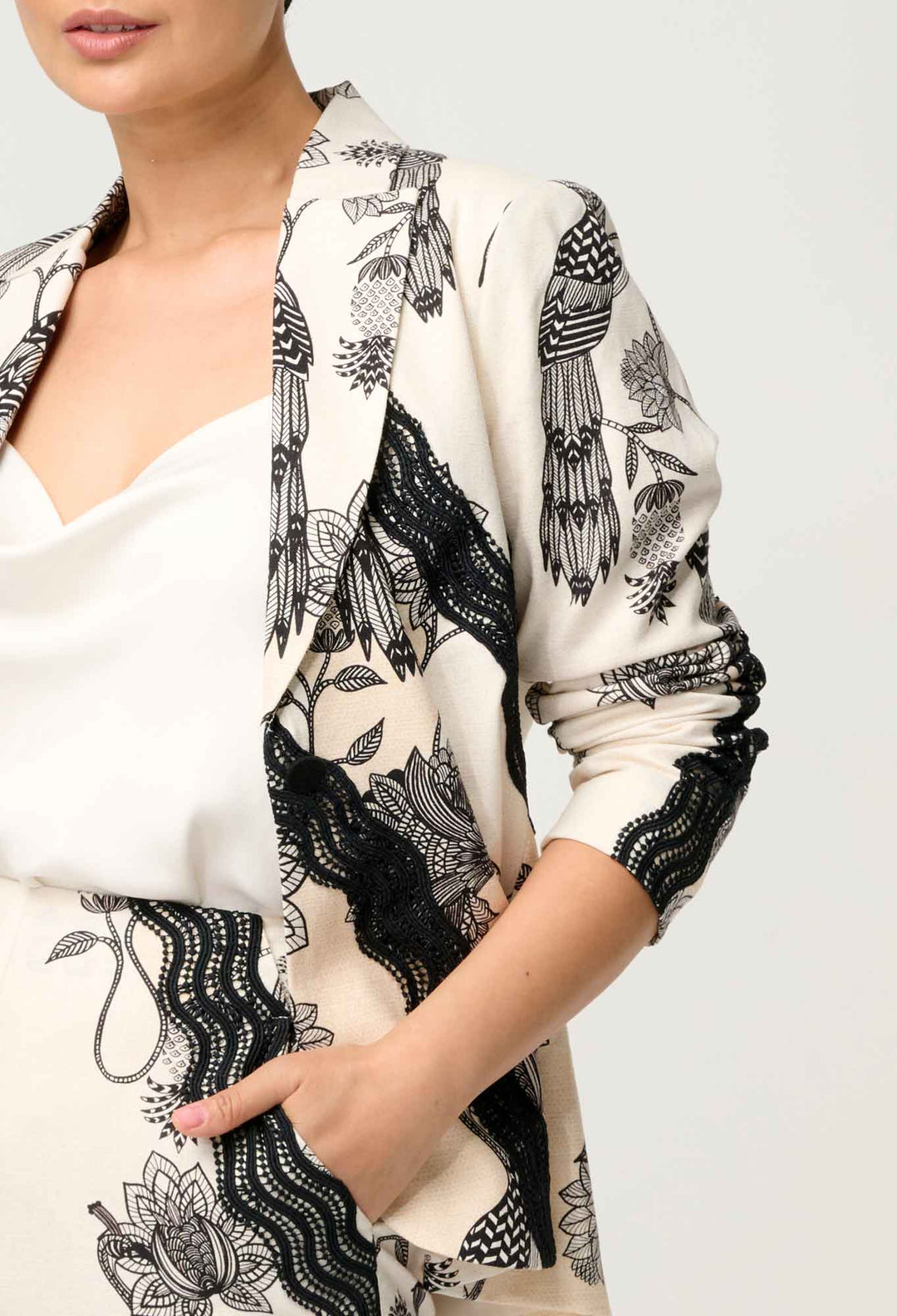 OnceWas PETITE Leandro Contrast Lace Linen Viscose Stretch Blazer in Imperial Stone