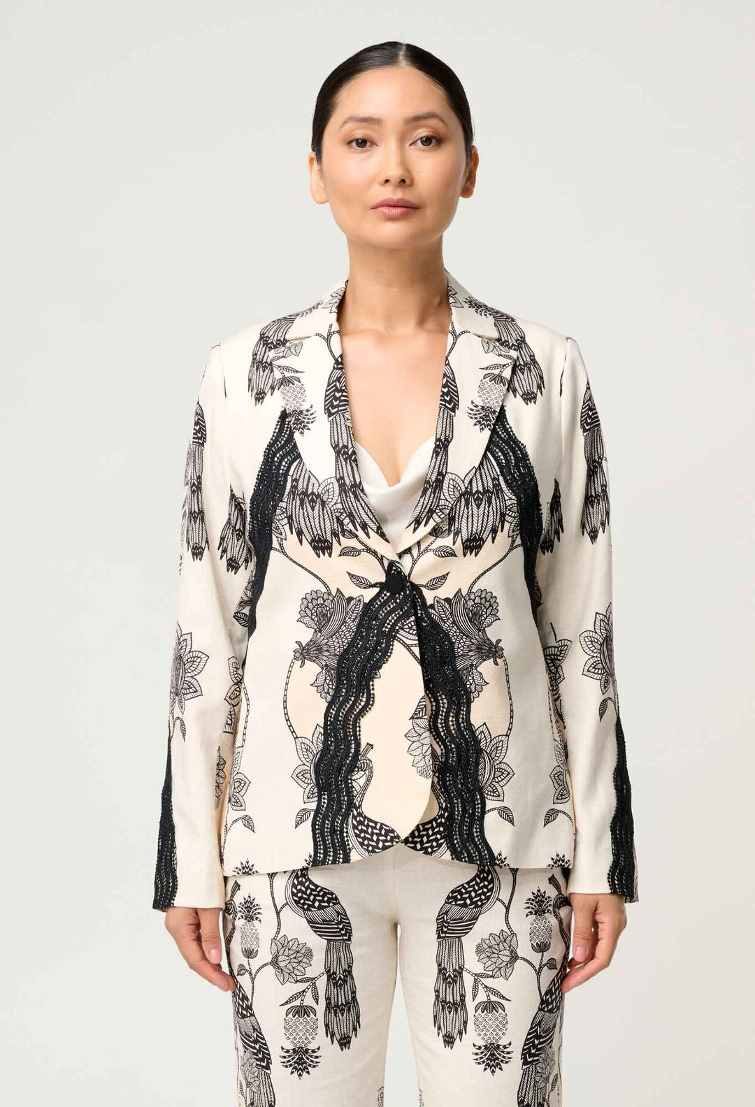 OnceWas PETITE Leandro Contrast Lace Linen Viscose Stretch Blazer in Imperial Stone