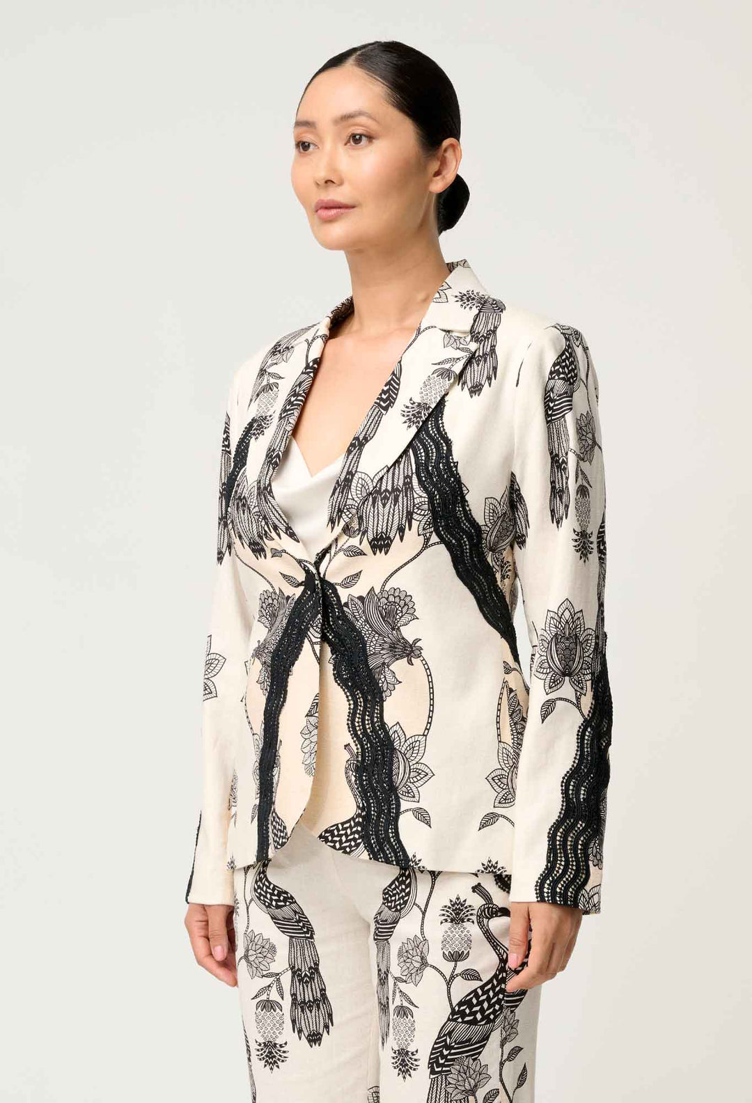 OnceWas PETITE Leandro Contrast Lace Linen Viscose Stretch Blazer in Imperial Stone