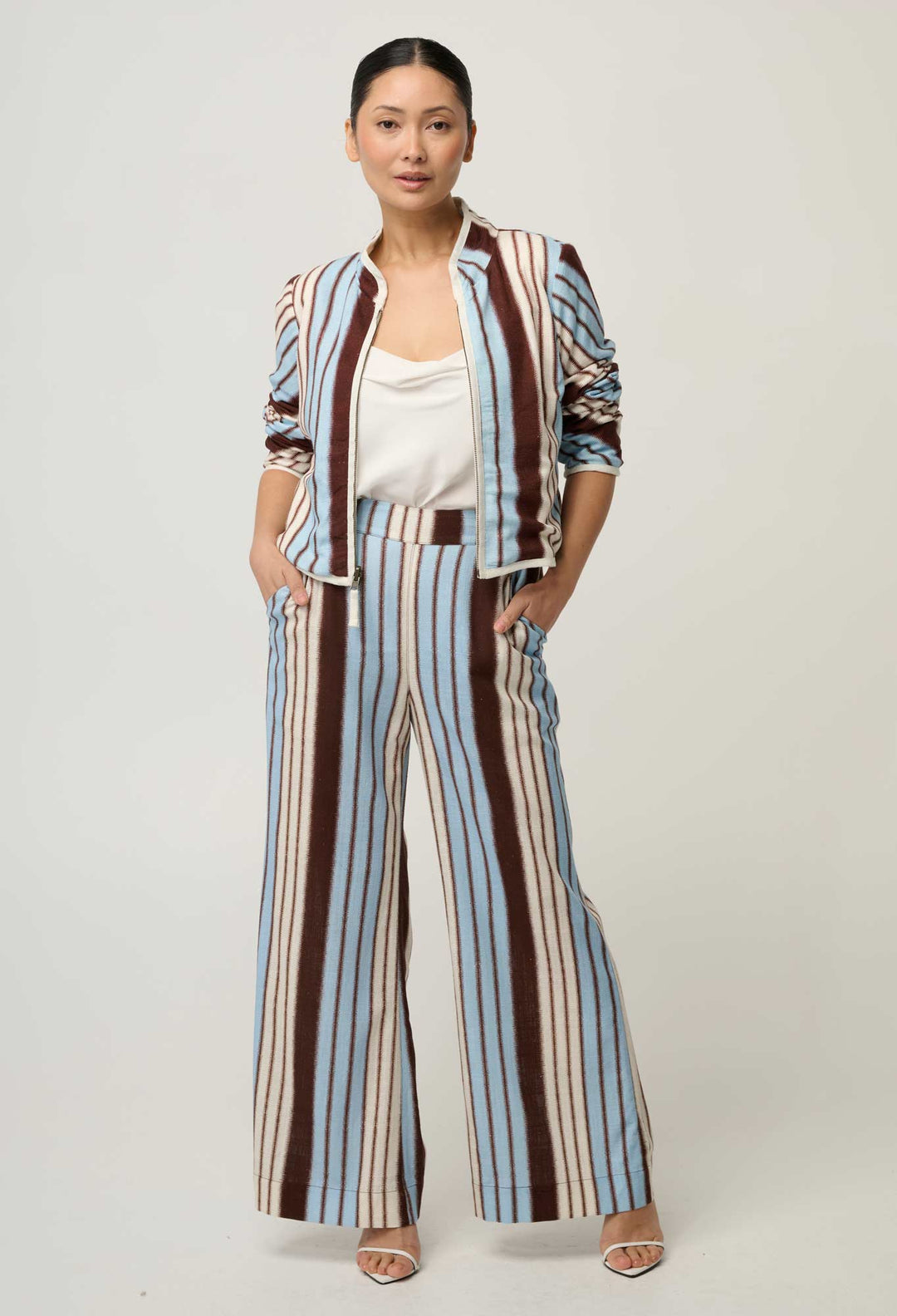 UNDER 5'4 Delray Reversible Printed Linen Jacket in Nautilus Bloom / Iridescent Stripe
