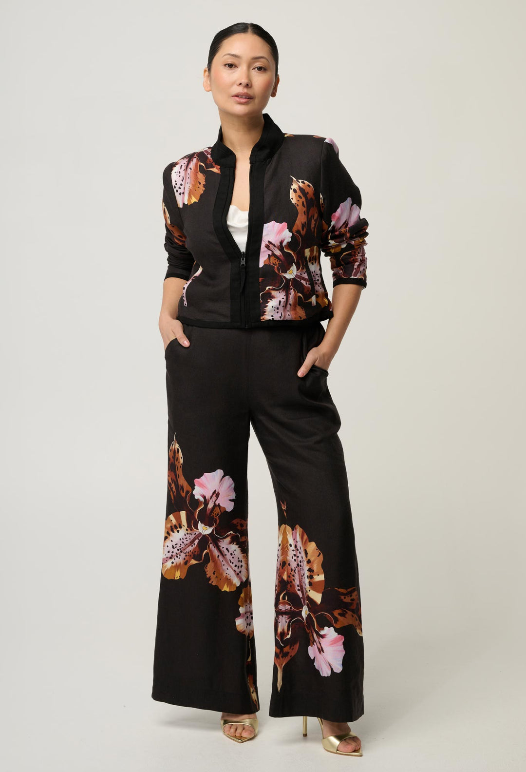 UNDER 5'4 Delray Reversible Printed Linen Jacket in Sunset Orchid/Noir Orchid