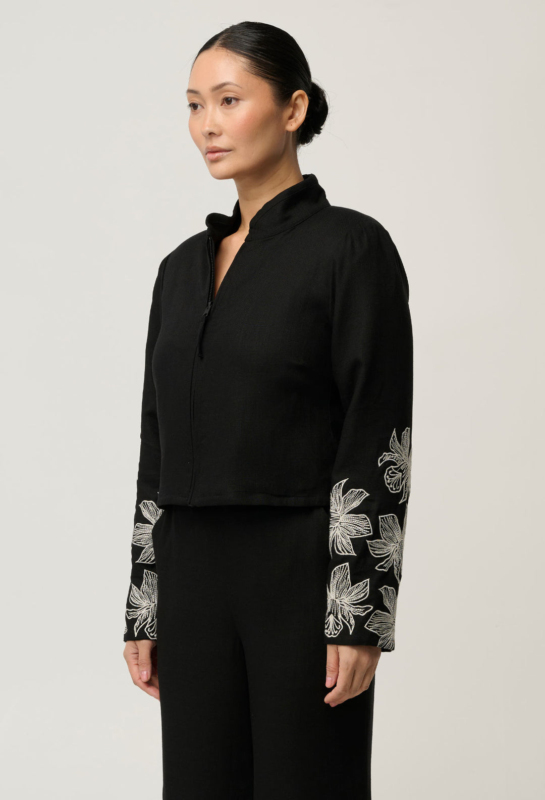 UNDER 5'4 Delray Reversible Printed Linen Jacket in Sunset Orchid/Noir Orchid