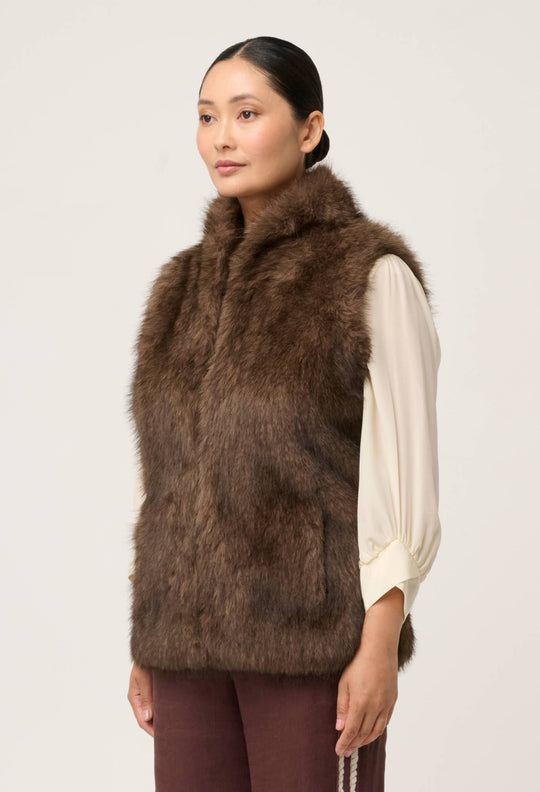 UNDER 5'4 Hazel Faux Fur Vest in Walnut