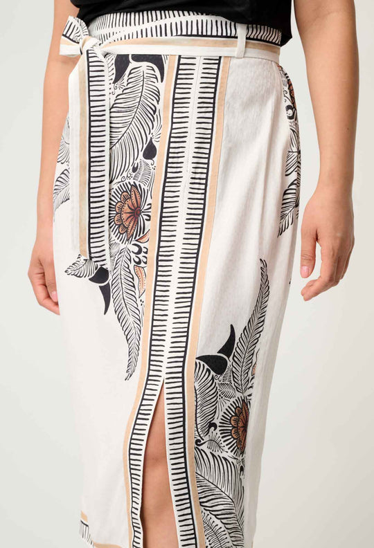 Petite Zenobia Contrast Trim Viscose Dobby Midi Skirt in Ivory Casablanca