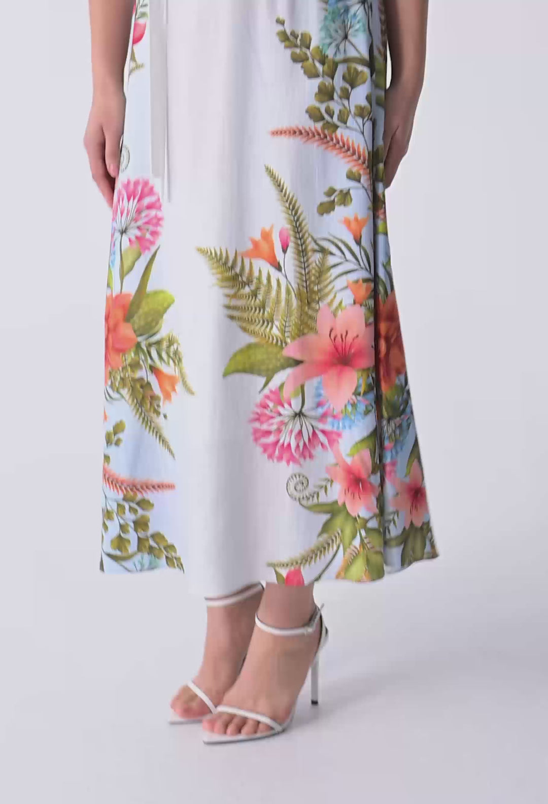 UNDER 5'4 Fleur Viscose Blend Pleat Print Dress in Bloomscape