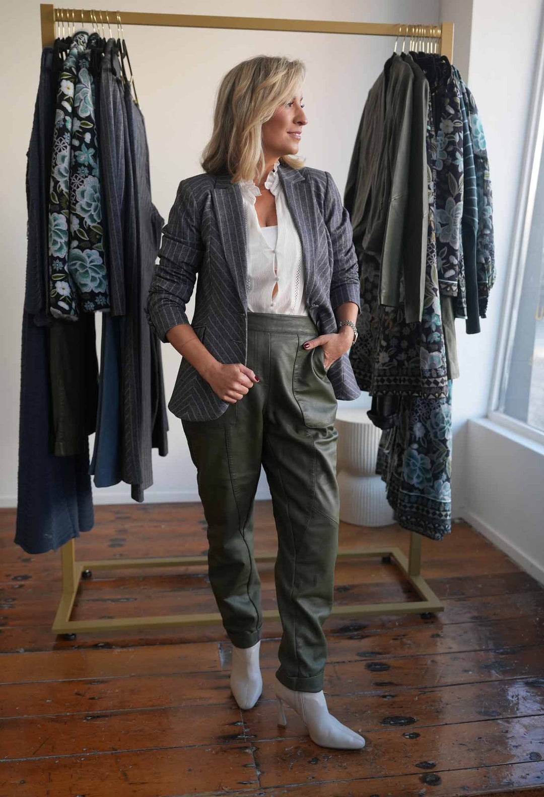 UNDER 5'4 Oaklyn Chevron Stripe Ponte Blazer in Bluestone Stripe